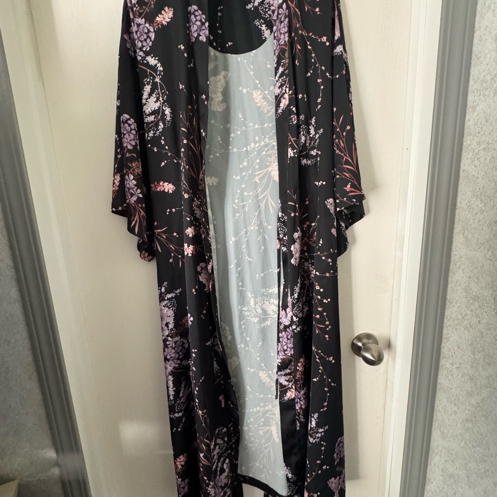 La Vie En Rose Black and Purple Floral Robe - Picture 7 of 10